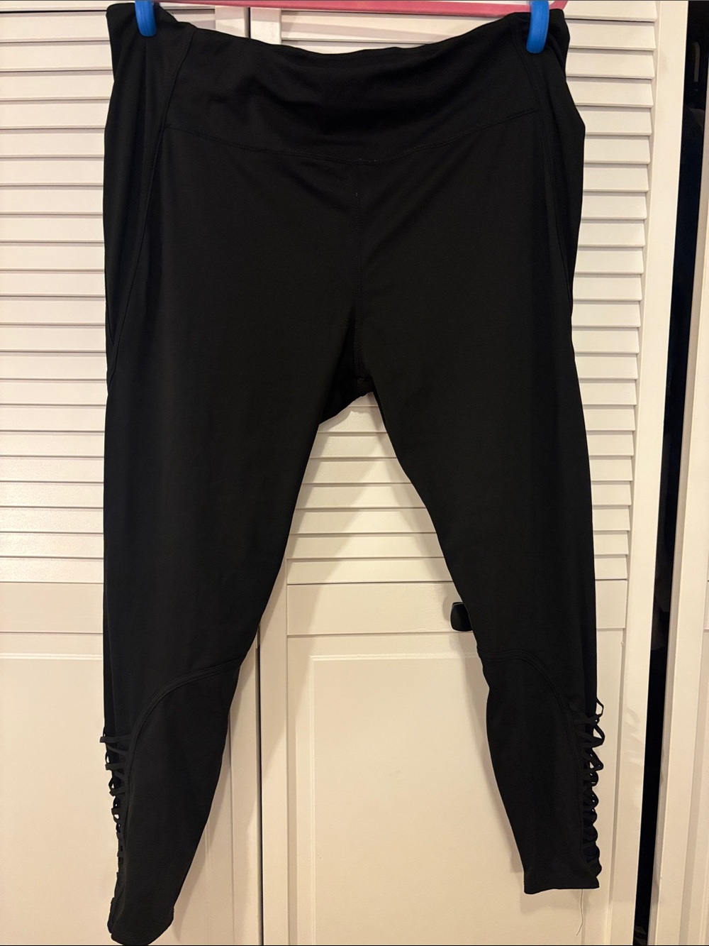 White birch Black Crisscross Detail Women’s Leggings